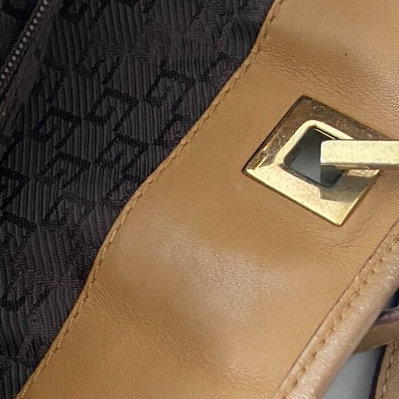 Gucci Classic Medium Arrow Textured Tote Bag / AZI - Picture 6 of 7